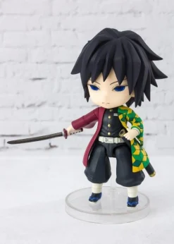Demon Slayer: Kimetsu no Yaiba - Giyu Tomioka Figuarts Mini Figure