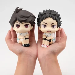 Haikyu!! - Toru Oikawa & Hajime Iwaizumi Look Up Figure Set (Uniform Ver.) (With Gift)